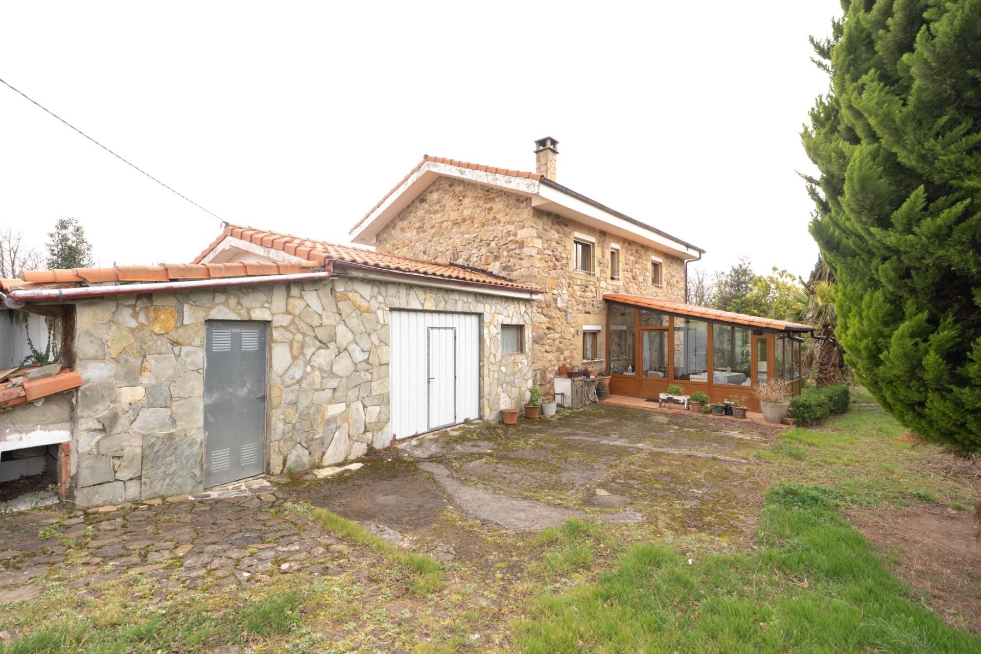 Vista exterior de Finca rústica en venta en Luena  con Jardín privado y Trastero