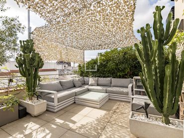 Ático con balcón en venta en Ciutat Vella