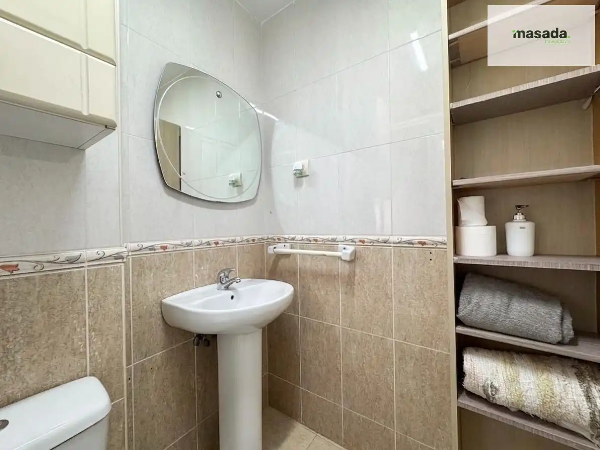 Bathroom of Flat for sale in Granada  with Air Conditioner, Storage room and Balcony
