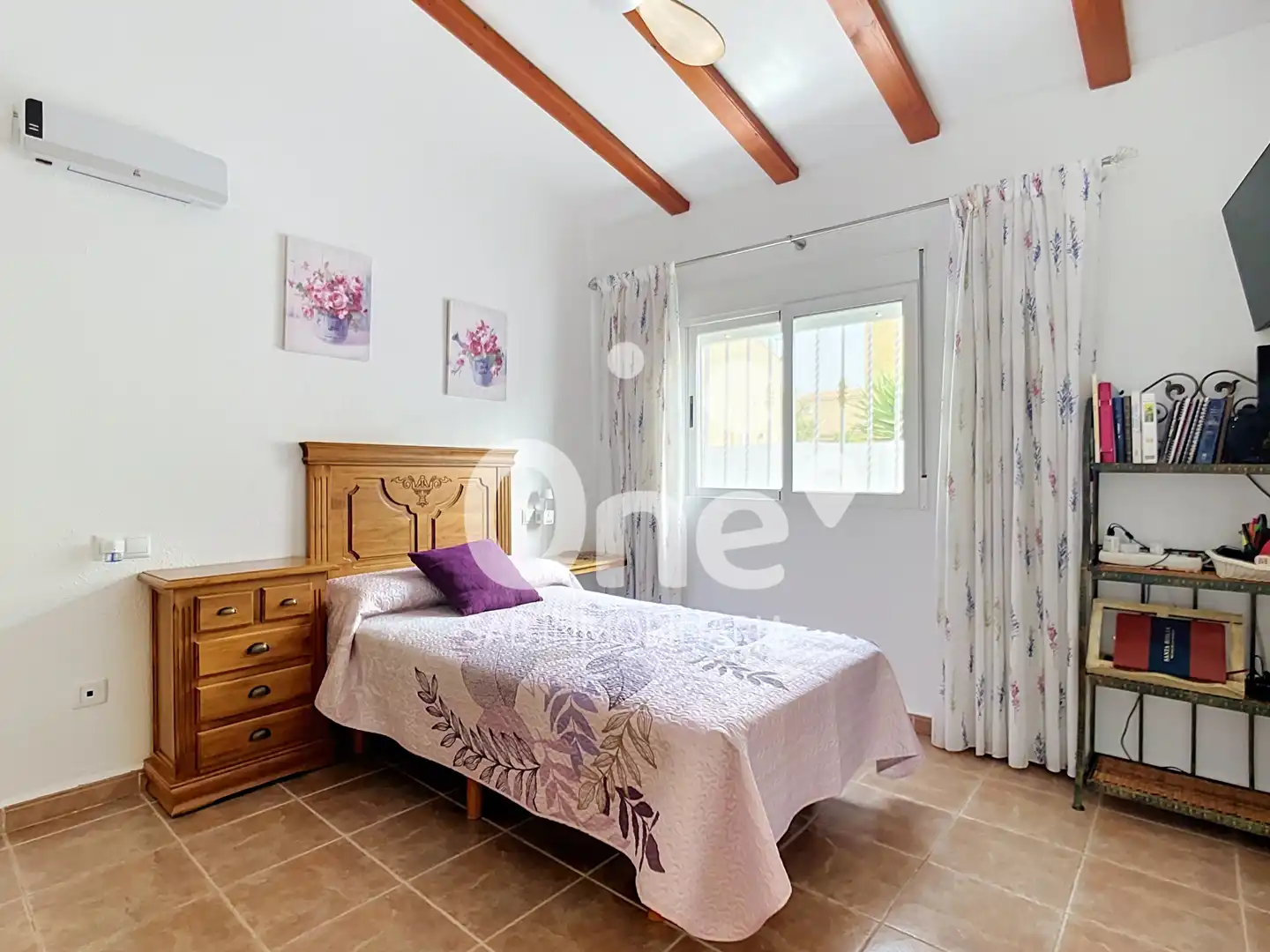 Dormitori de Casa adosada en venda en La Pobla de Vallbona amb Aire condicionat, Jardí privat i Terrassa