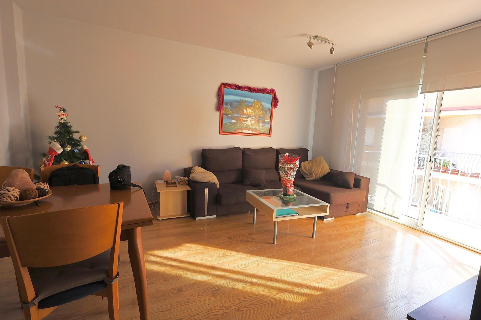 Sala d'estar de Pis en venda en Pineda de Mar amb Aire condicionat, Terrassa i Balcó