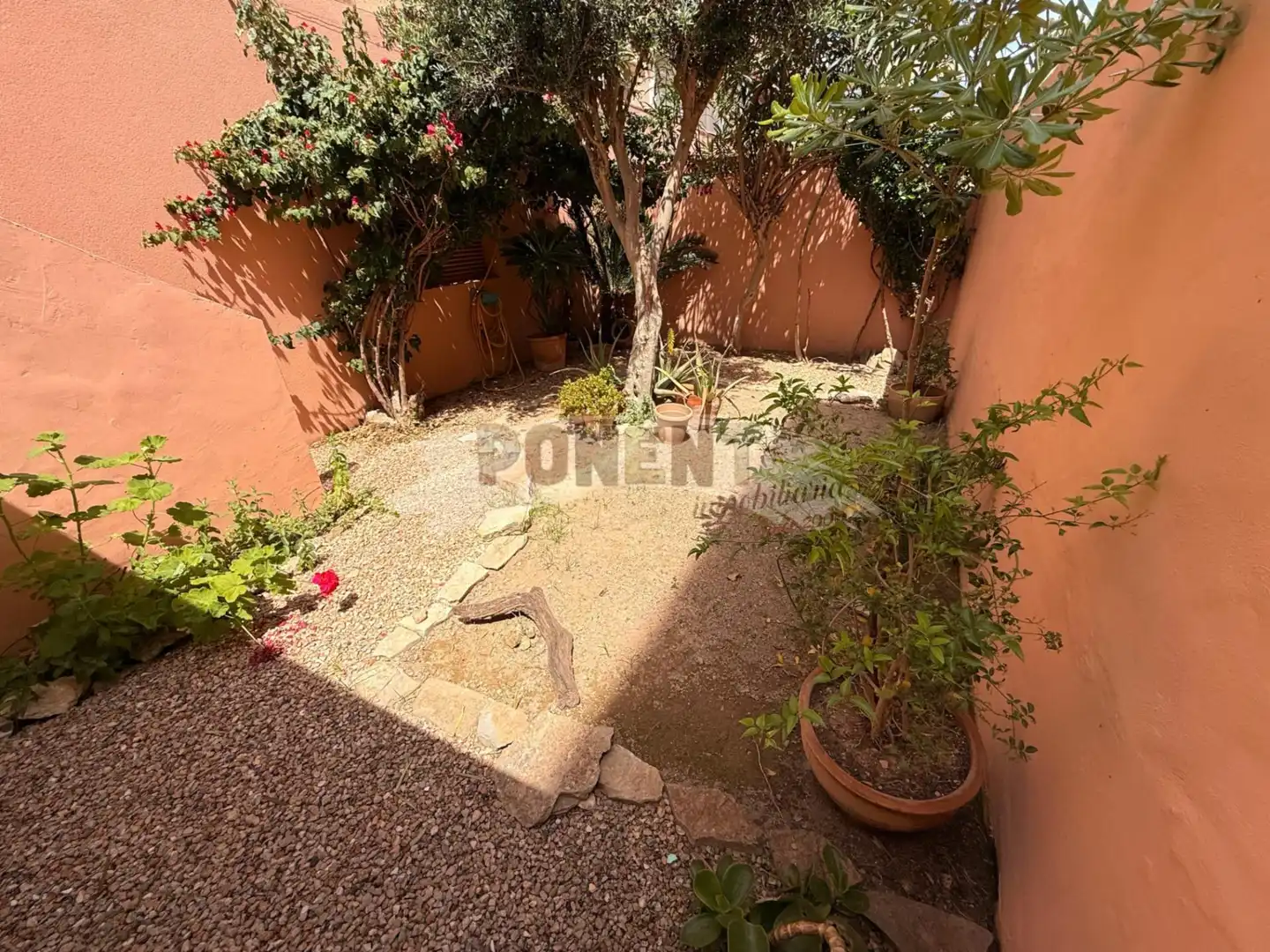 Garten von Erdgeschoss zum Verkauf in Santa Eulària des Riu mit Klimaanlage, Terrasse und Abstellraum