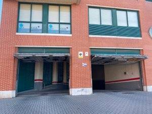 Garaje en Alquiler en Calle Tierra de Medina, 5 en Parque Alameda - Paula López