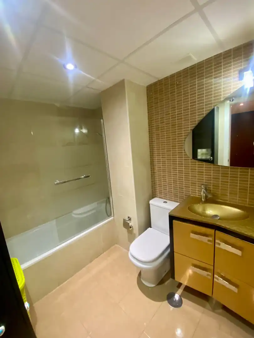 Badezimmer von Wohnung zur Miete in Ronda mit Möbliert