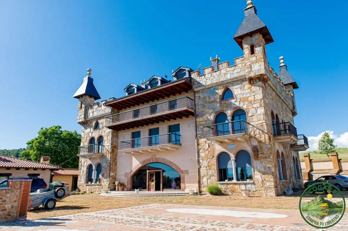Vista exterior de Casa o xalet en venda en Quintana del Castillo amb Calefacció, Jardí privat i Terrassa