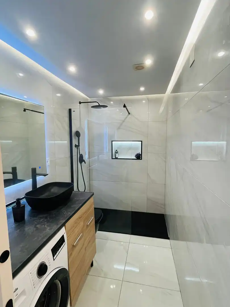 Bathroom of Flat for sale in Fuengirola  with Air Conditioner, Private garden and Terrace