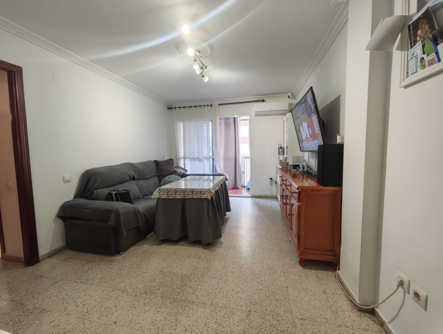 Living room of Flat for sale in  Sevilla Capital  with Air Conditioner and Terrace