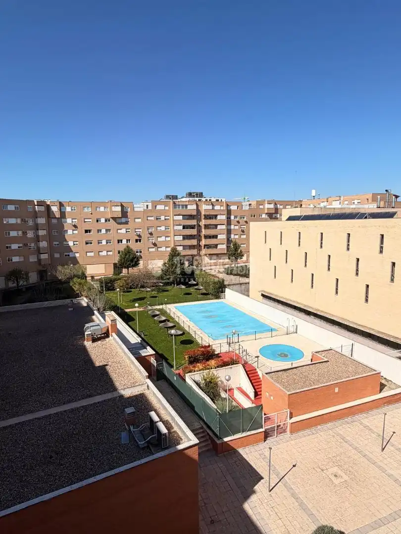 Vista exterior de Ático en venta en Valdemoro con Calefacción, Terraza y Trastero