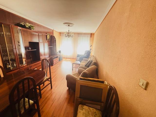 Piso en Alquiler en Calle de Mateo Seoane Sobral en Parquesol