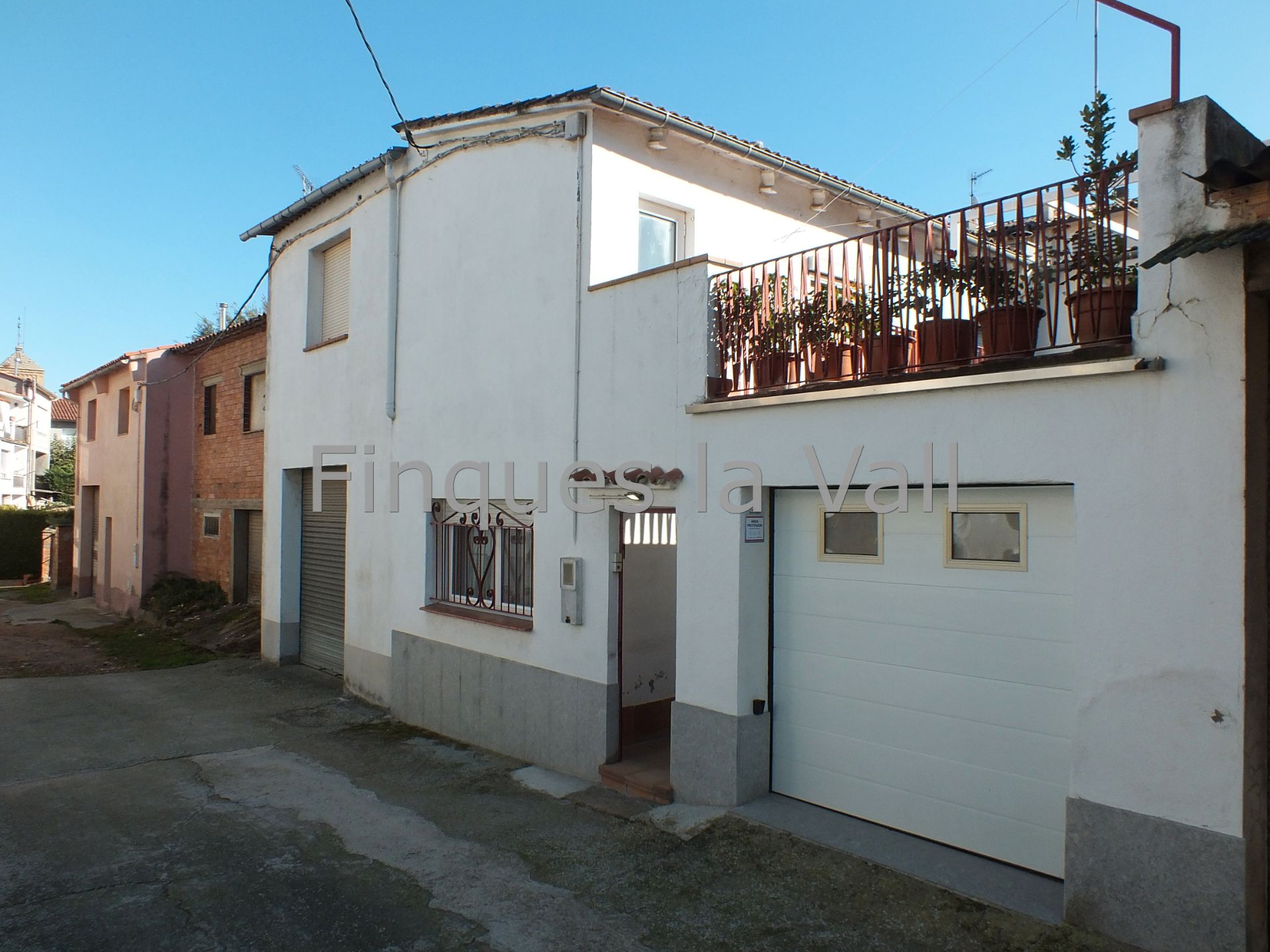 Vista exterior de Casa adosada en venta en Santa Eugènia de Berga con Calefacción, Terraza y Horno
