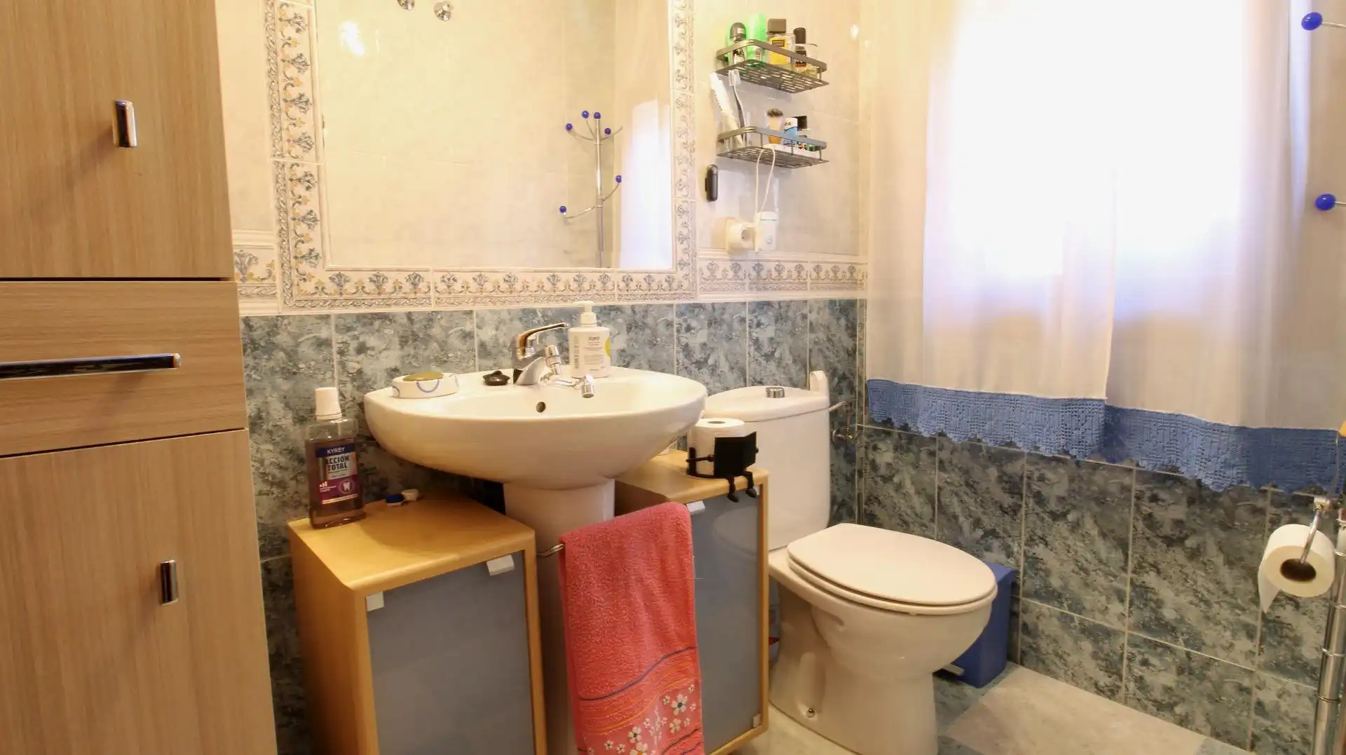 Baño de Casa adosada en venta en Vegas del Genil con Aire acondicionado, Calefacción y Terraza