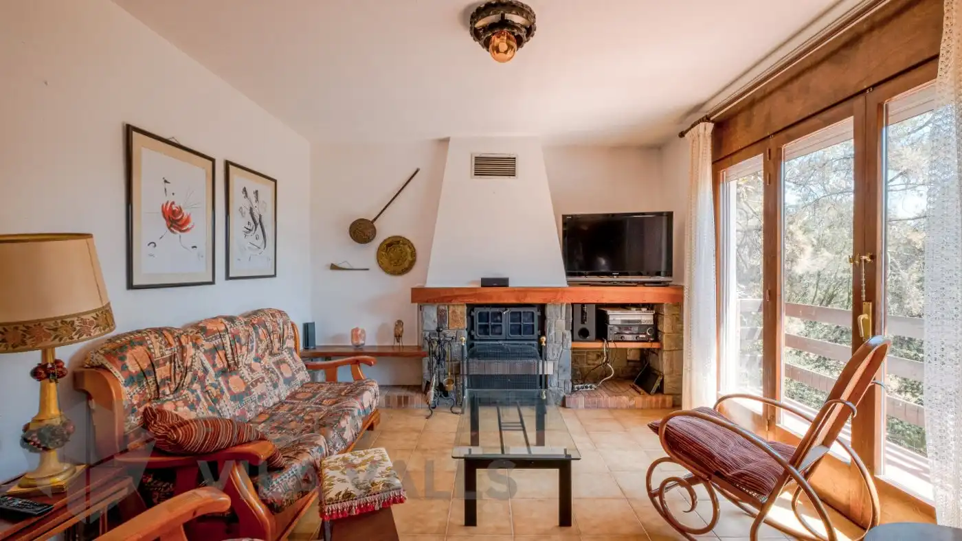 Wohnzimmer von Haus oder Chalet zum Verkauf in Sant Quirze Safaja mit Privatgarten und Balkon