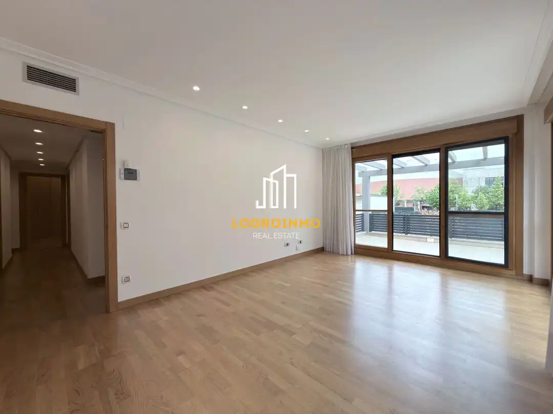 Living room of Flat for sale in  Logroño  with Air Conditioner, Heating and Private garden
