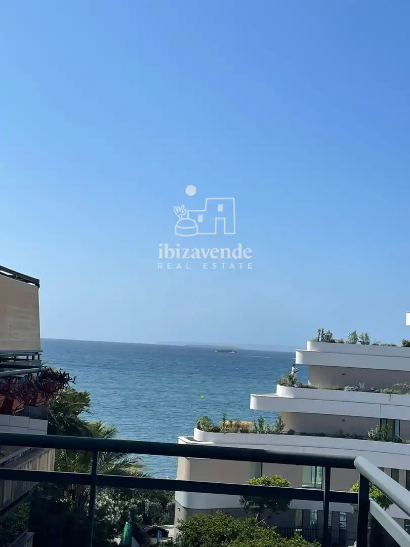 Penthouse with pool to rent in Pere Matutes Noguera
