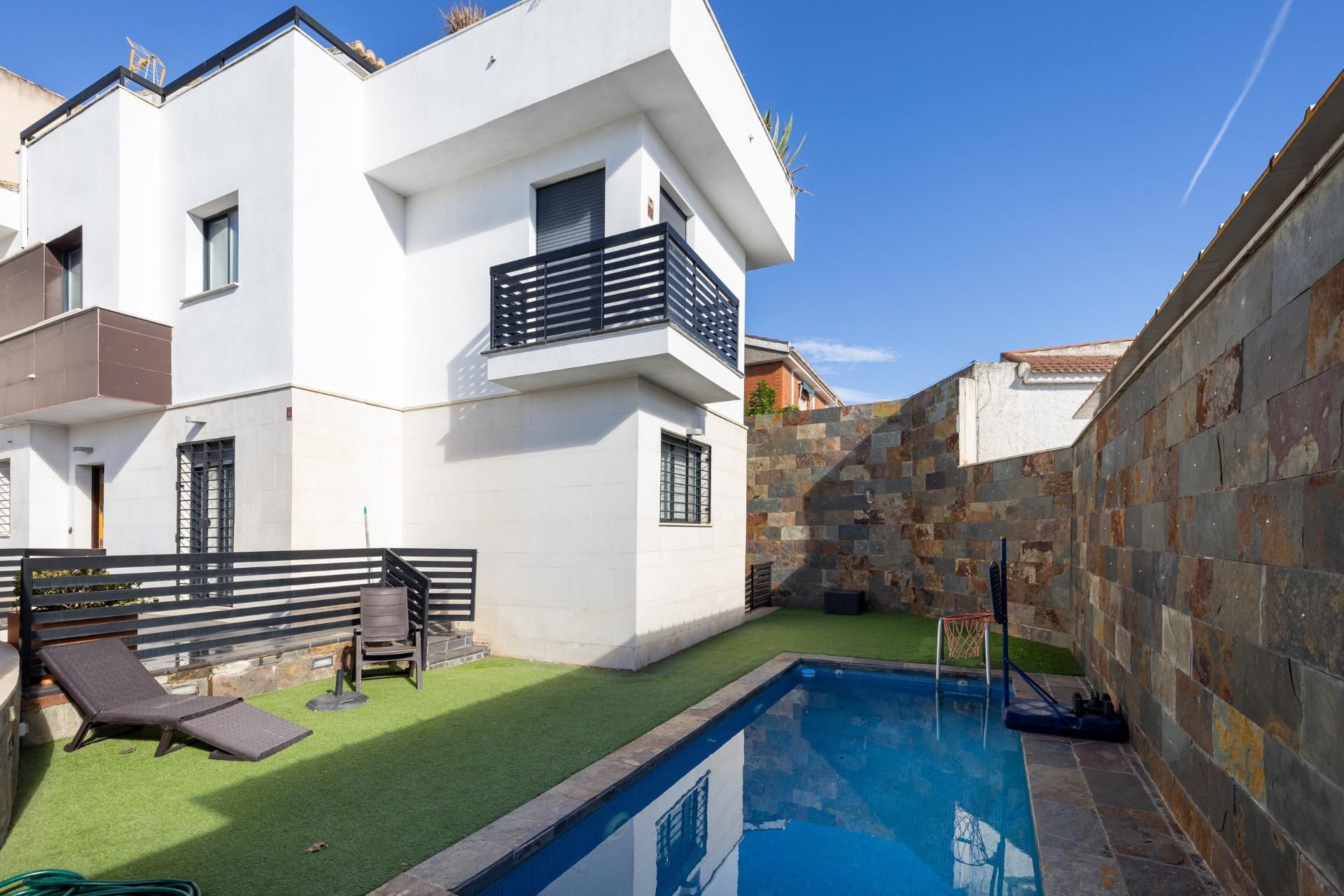 Piscina de Casa o chalet en venta en Huétor Vega con Aire acondicionado, Calefacción y Jardín privado