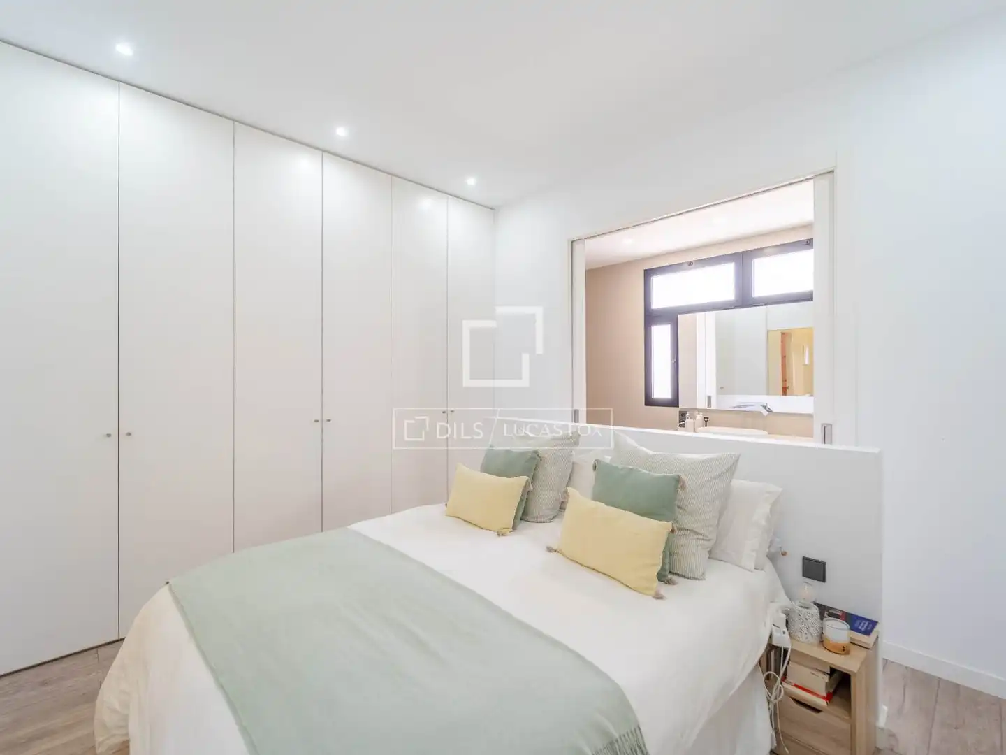 Bedroom of Flat for sale in Valencia  with Air Conditioner, Parquet flooring and Balcony