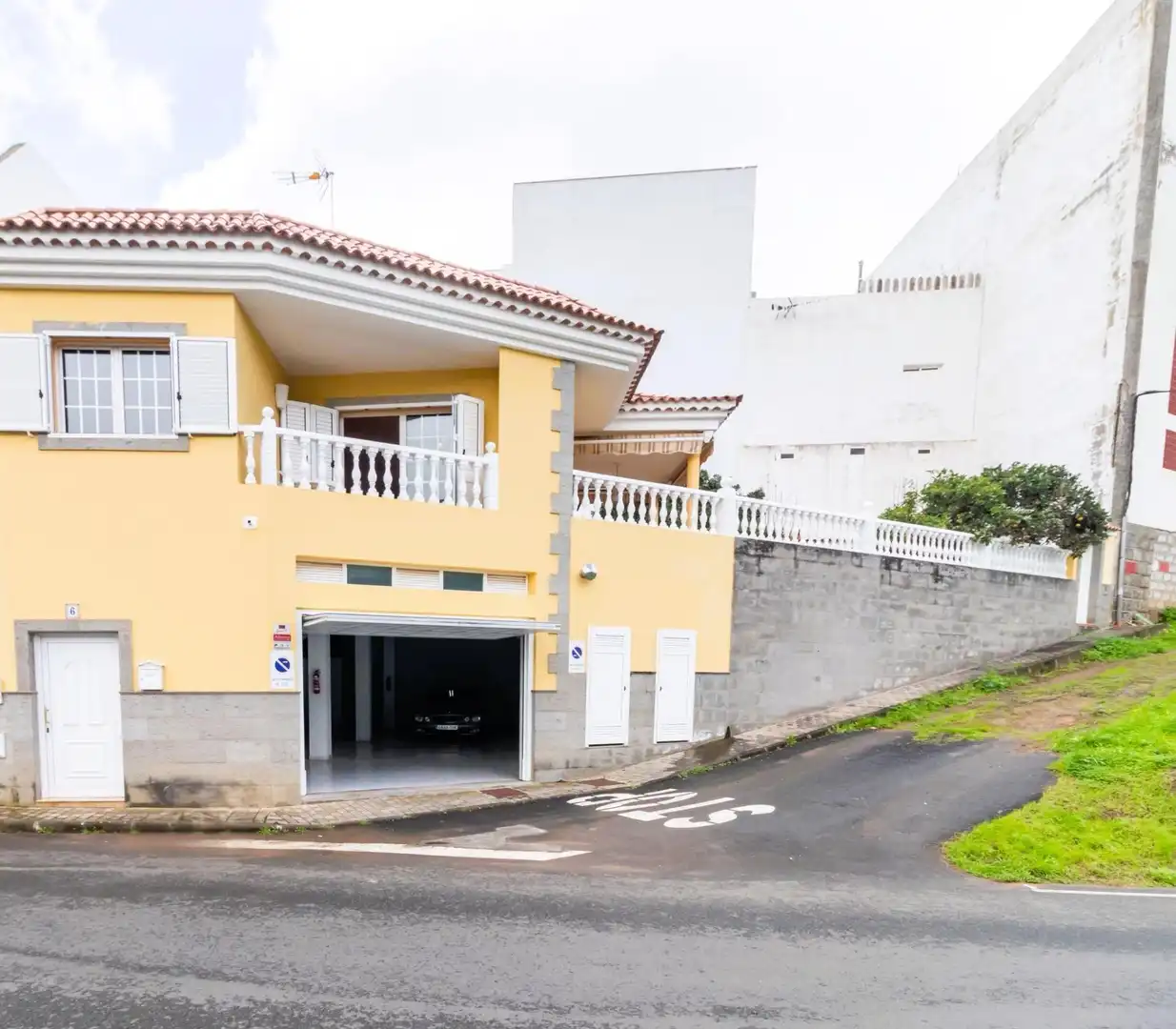 Vista exterior de Casa o xalet en venda en Teror amb Aire condicionat, Jardí privat i Terrassa