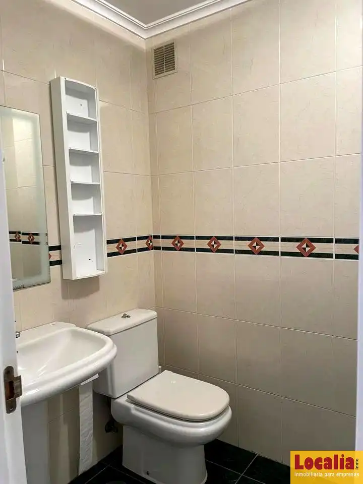 Baño de Piso en venta en Santander con Calefacción, Trastero y Amueblado