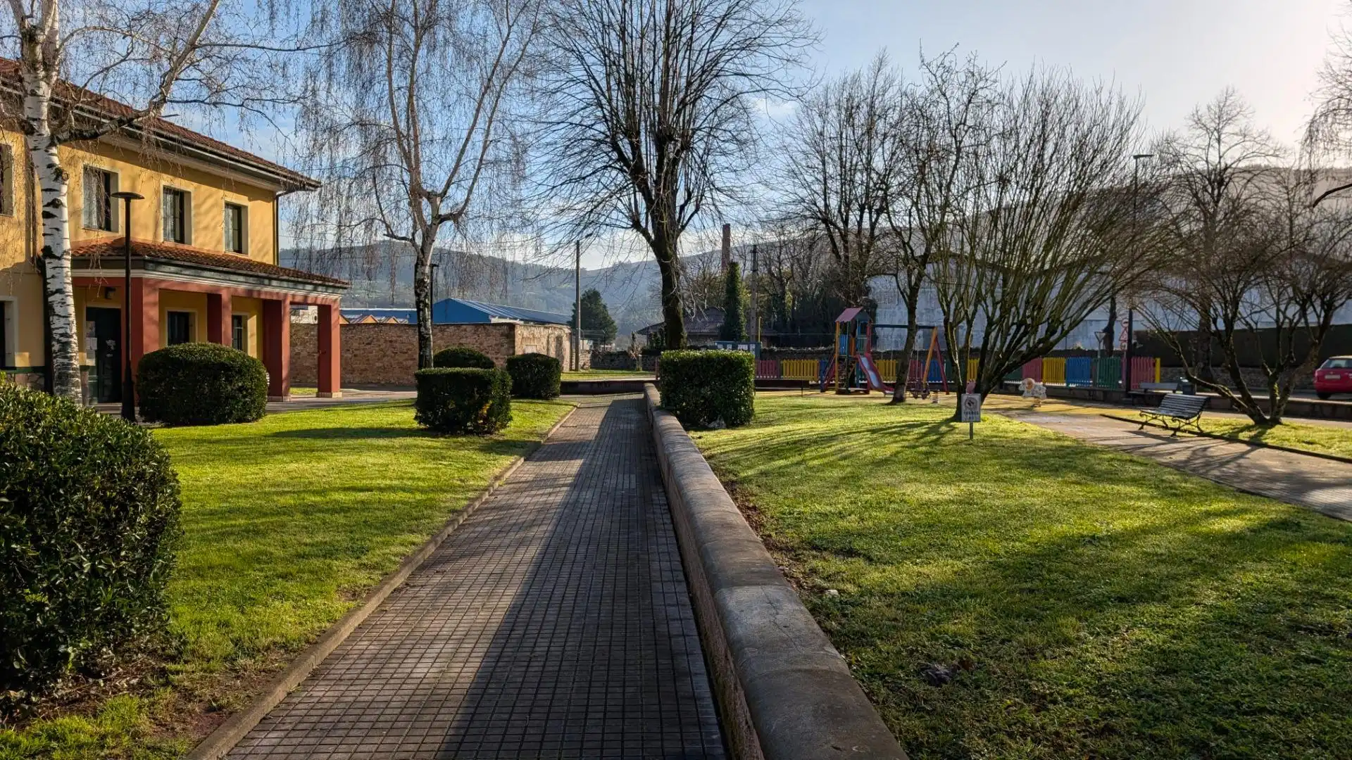 Vista exterior de Piso en venta en Los Corrales de Buelna  con Parquet