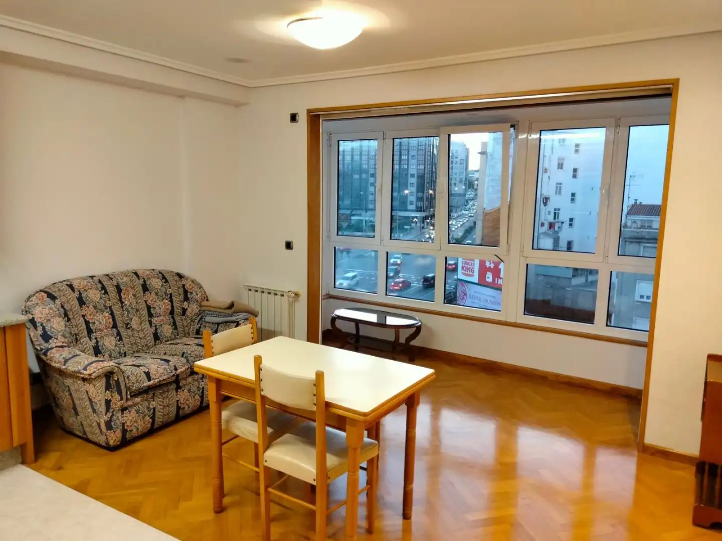 Sala d'estar de Pis en venda en A Coruña Capital  amb Balcó