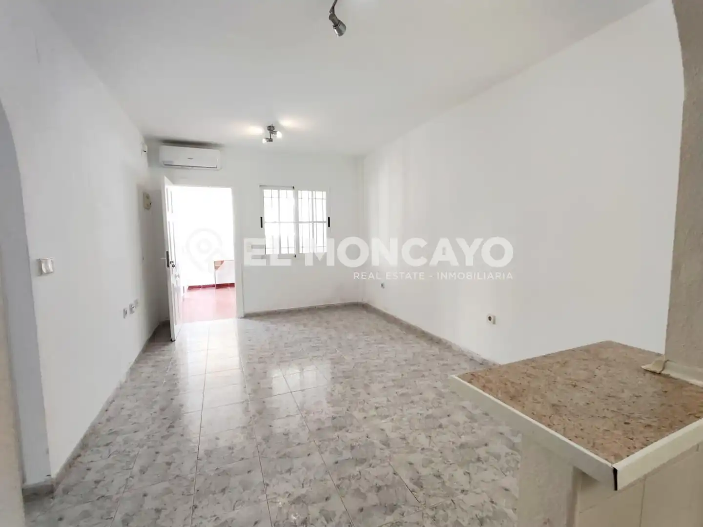 Sala d'estar de Casa o xalet en venda en Orihuela amb Aire condicionat, Calefacció i Jardí privat