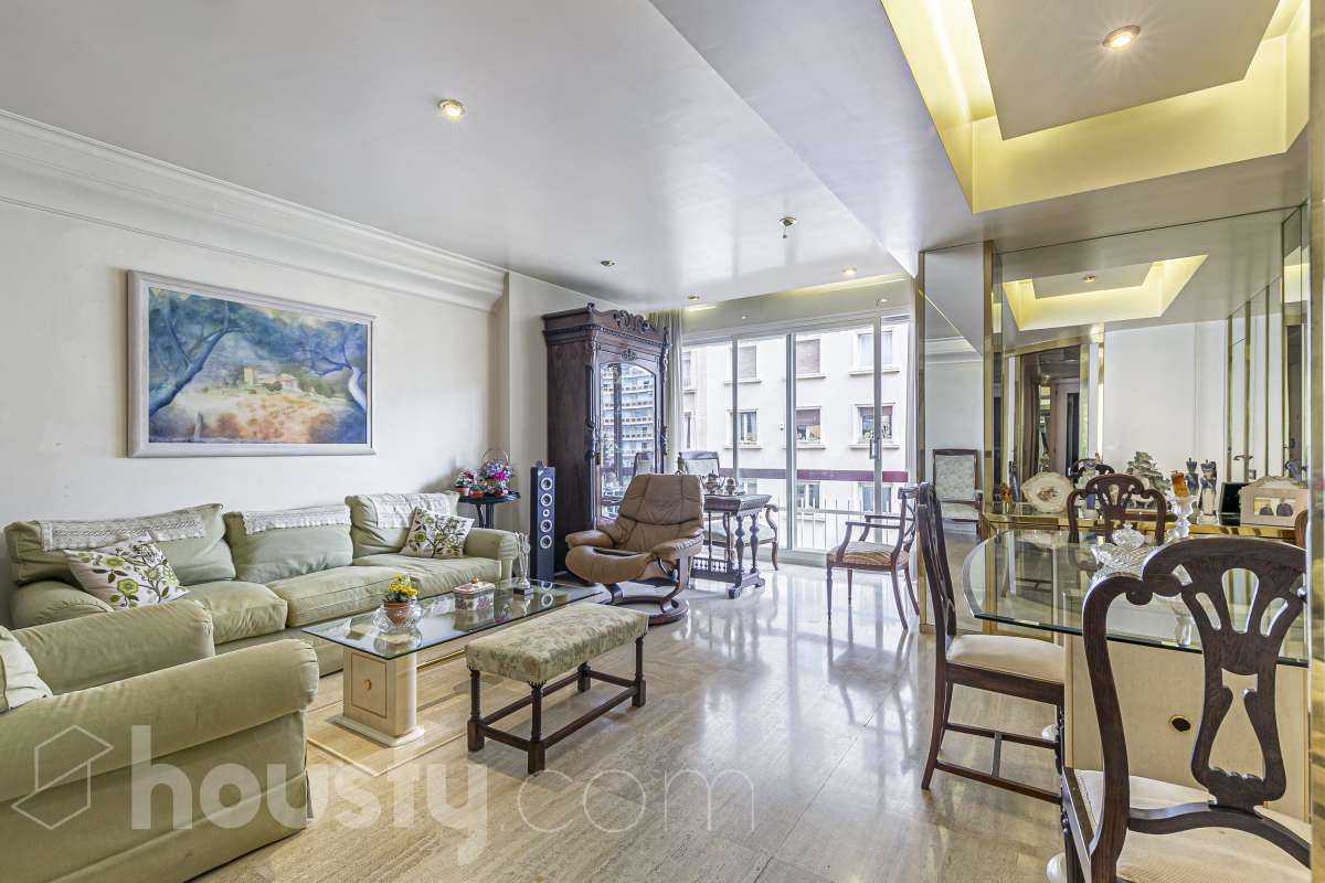 Sala de estar de Piso en venta en  Barcelona Capital con Calefacción, Parquet y Trastero
