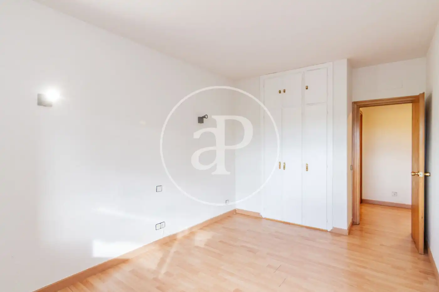 Habitación de Piso en venta en Madrid con Calefacción, Jardín privado y Terraza