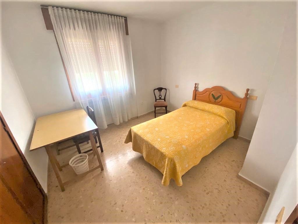 Dormitori de Pis de lloguer en Cáceres Capital amb Calefacció, Terrassa i Moblat