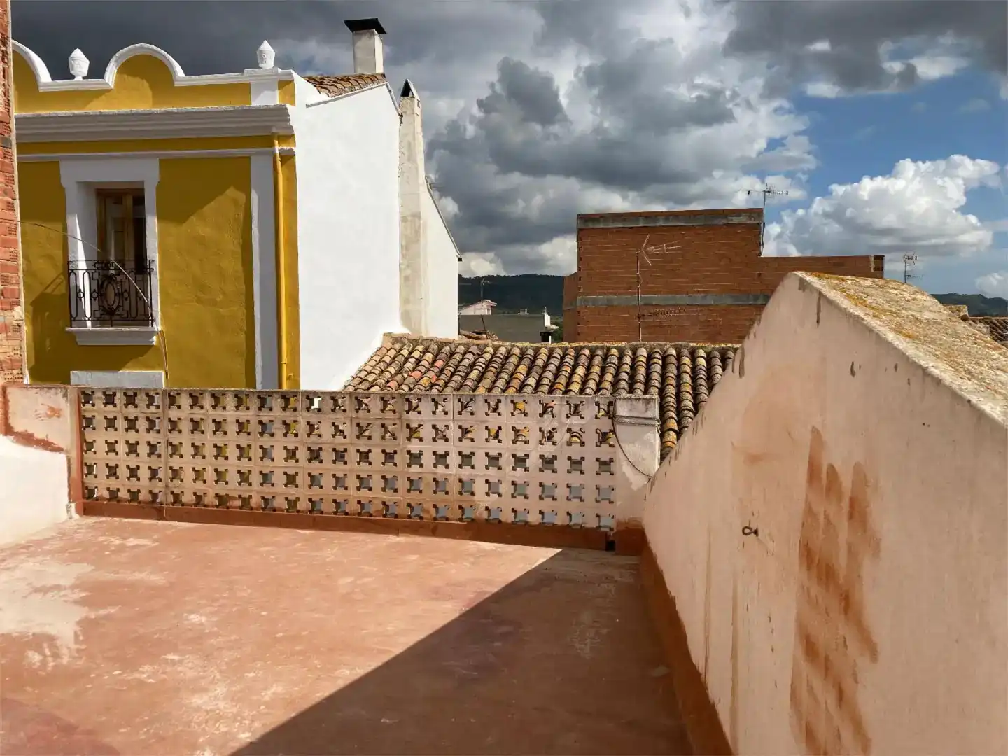 Vista exterior de Piso en venta en Llombai con Balcón