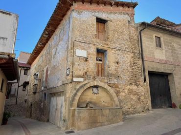 Maison jumelée avec balcon à vendre à Ráfales