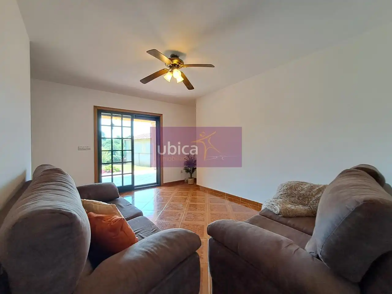 Wohnzimmer von Haus oder Chalet zum Verkauf in Tui mit Heizung, Privatgarten und Terrasse