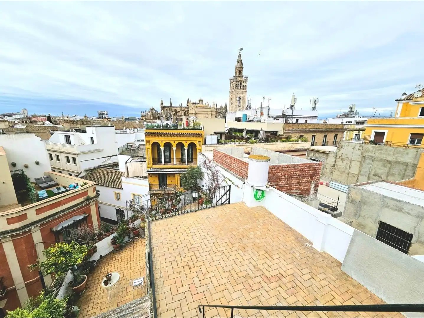 Vista exterior de Casa o chalet en venta en Sevilla con Aire acondicionado, Calefacción y Terraza