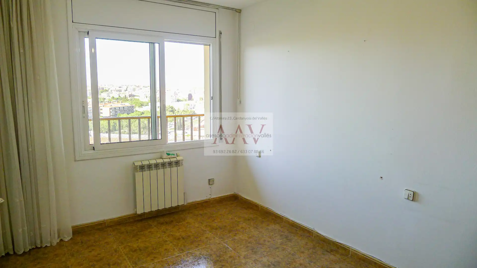 Habitación de Piso en venta en Cerdanyola del Vallès con Calefacción, Horno y Balcón