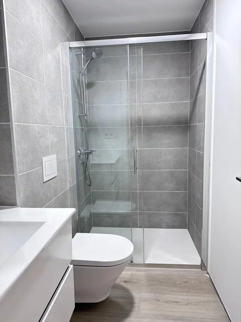 Badezimmer von Wohnung zur Miete in Jerez de la Frontera mit Klimaanlage, Heizung und Privatgarten