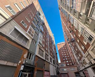 Vista exterior de Pis en venda en Bilbao  amb Calefacció, Terrassa i Moblat