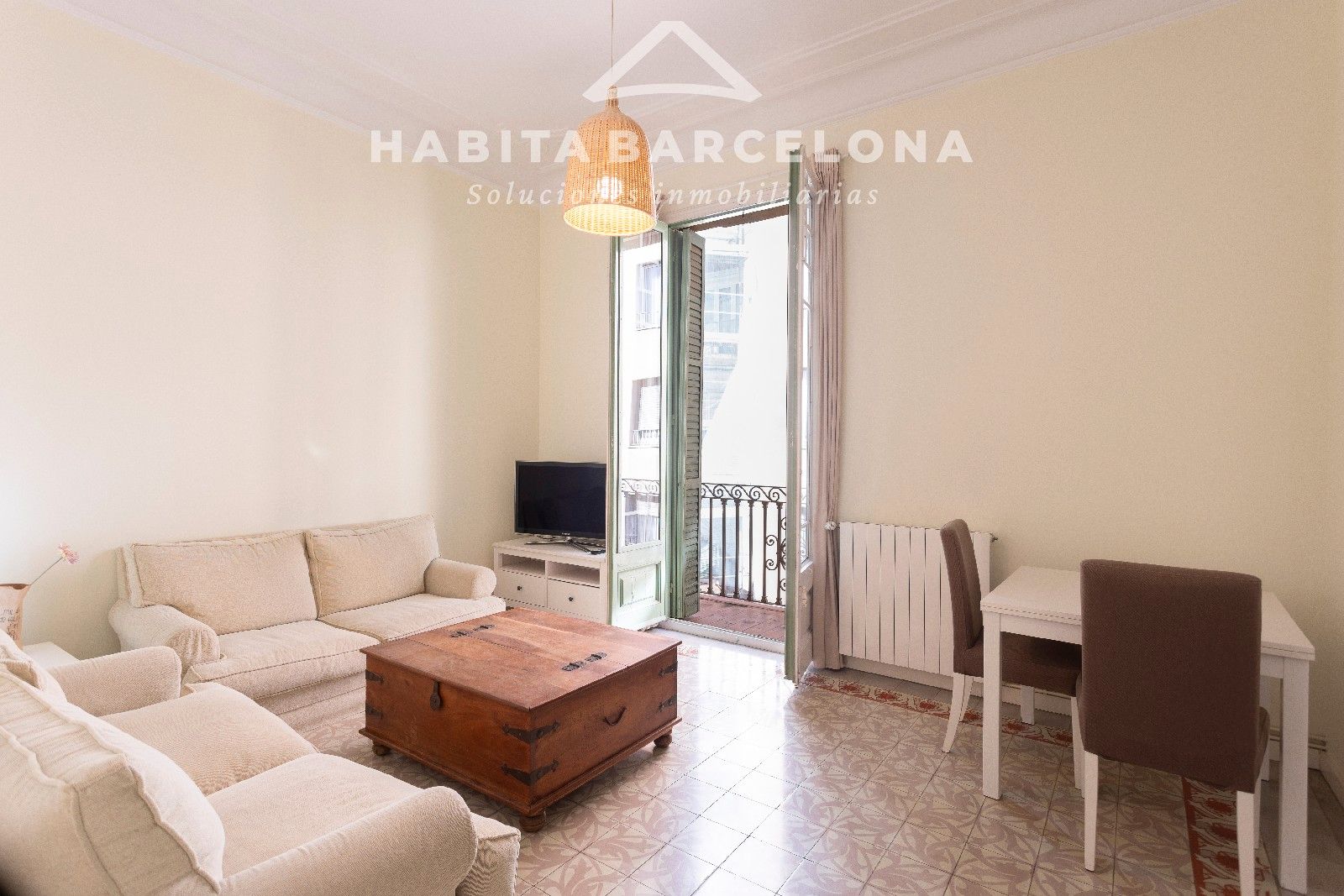 Exterior view of Flat for sale in  Barcelona Capital  with Heating, Furnished and Oven
