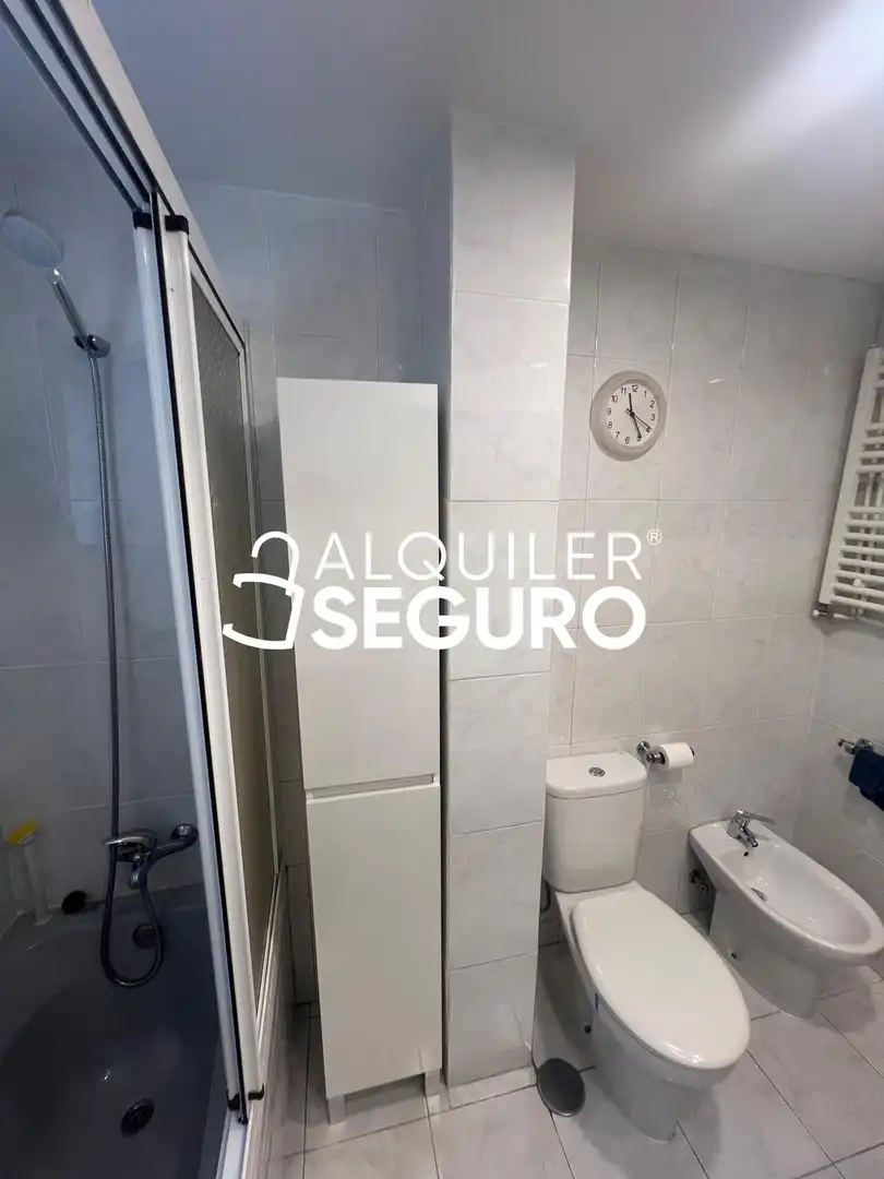 Bathroom of Flat for rent in Madrid  with Air Conditioner, Heating and Terrace