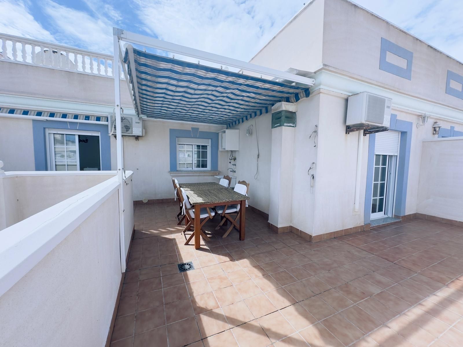 Terrasse von Dachboden miete in Roquetas de Mar mit Klimaanlage, Privatgarten und Terrasse
