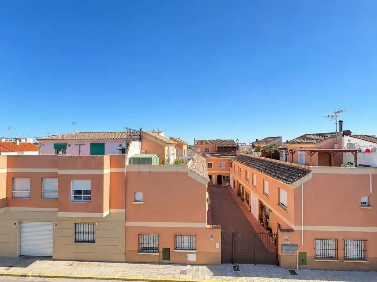 Vista exterior de Piso en venta en Catral con Calefacción
