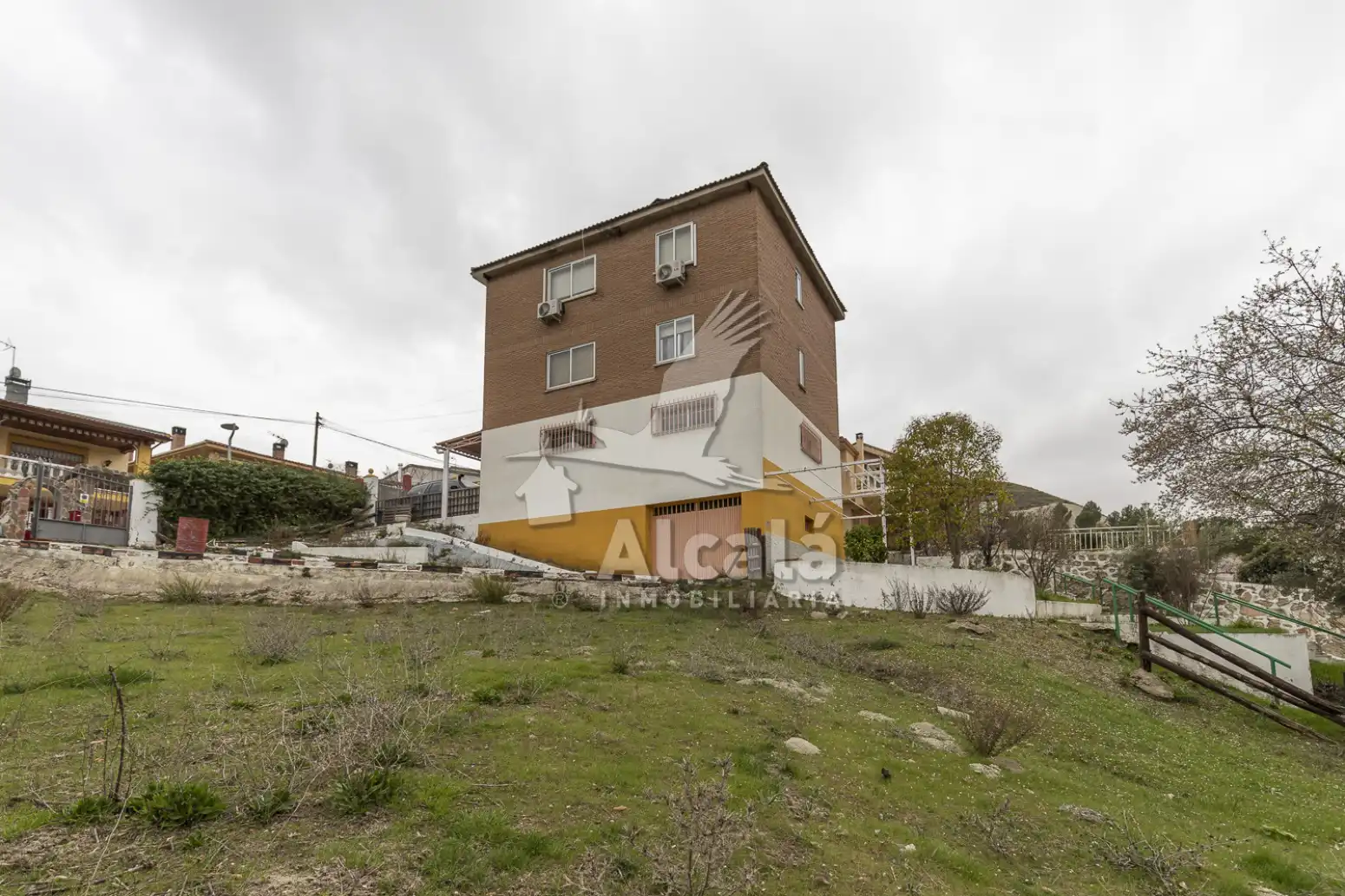 Vista exterior de Casa o xalet en venda en Villalbilla amb Aire condicionat, Calefacció i Jardí privat