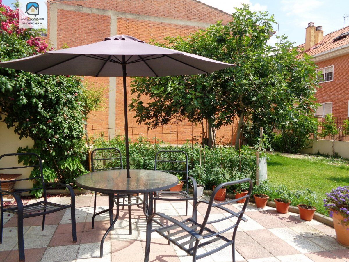 Terrassa de Casa o xalet en venda en Santovenia de Pisuerga amb Calefacció i Terrassa