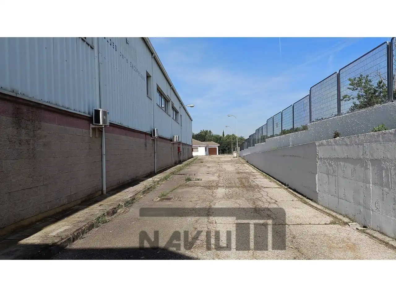 Vista exterior de Nau industrial en venda en Navalcarnero amb Calefacció i Alarma