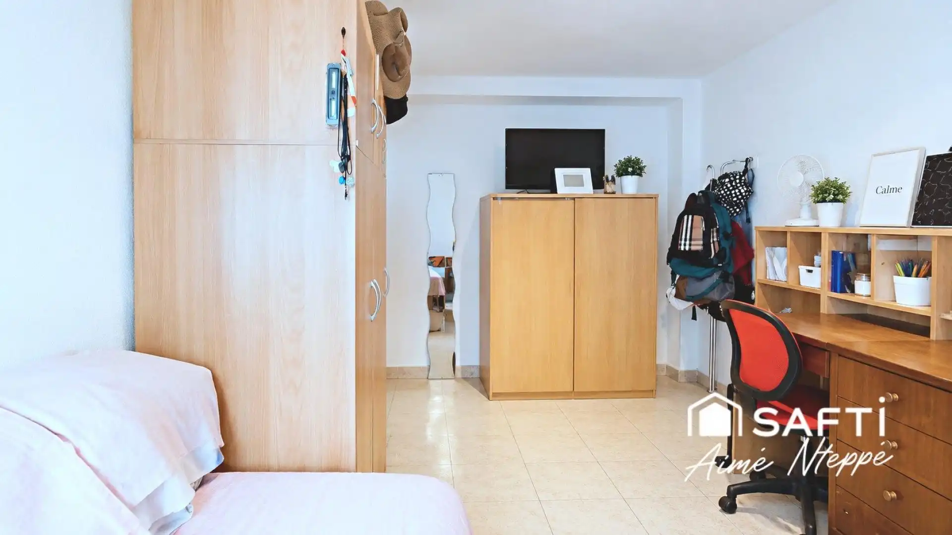 Bedroom of Flat for sale in Girona  with Heating, Furnished and Balcony