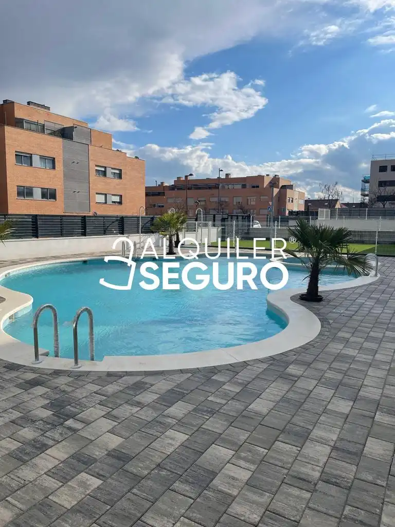 Swimming pool of Flat for rent in Villalbilla  with Air Conditioner, Heating and Terrace