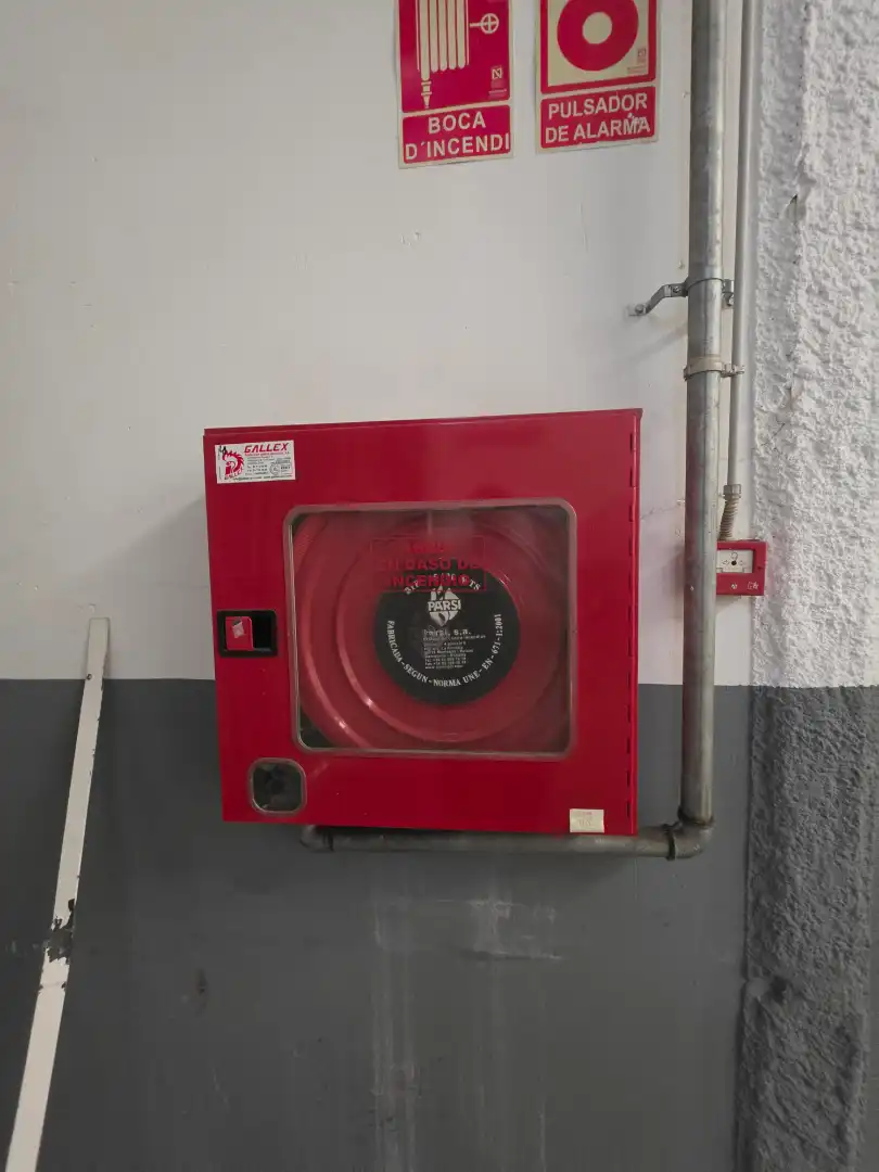 Außenansicht von Fabrikhallen zur Miete in Santa Perpètua de Mogoda