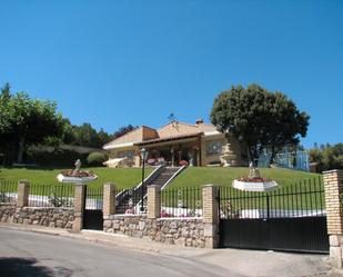 Vista exterior de Casa o xalet en venda en Revillarruz amb Terrassa