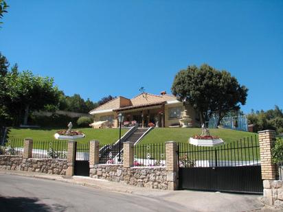 Exterior view of House or chalet for sale in Revillarruz  with Heating, Private garden and Terrace