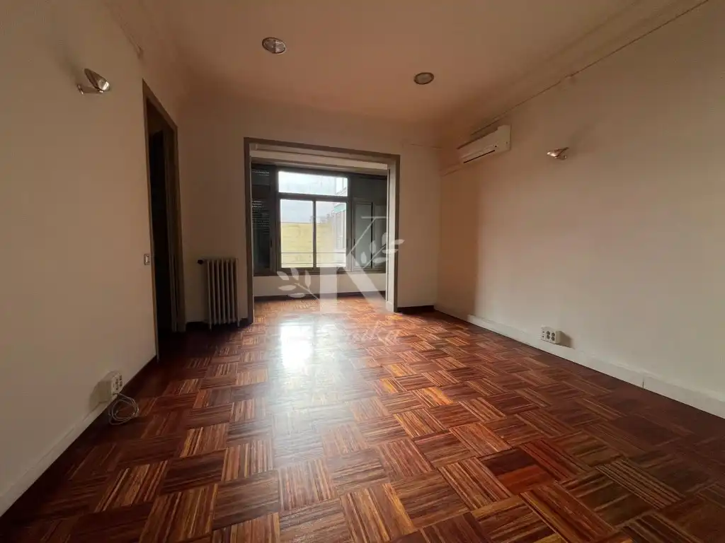 Wohnung mit Aufzug zum Verkauf in Carrer de la Diputació