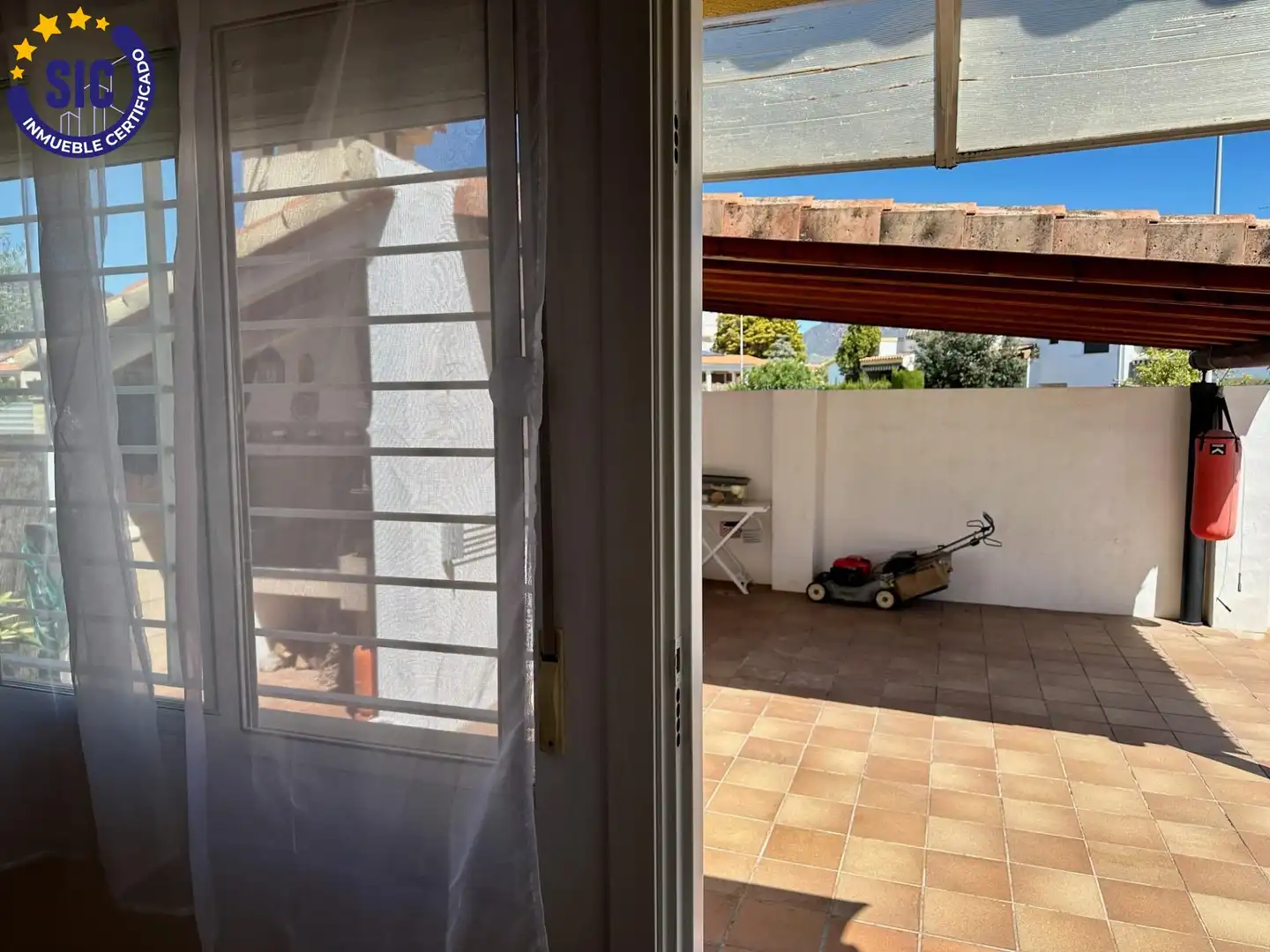 Vista exterior de Casa o xalet en venda en Benicasim / Benicàssim amb Aire condicionat, Jardí privat i Parquet