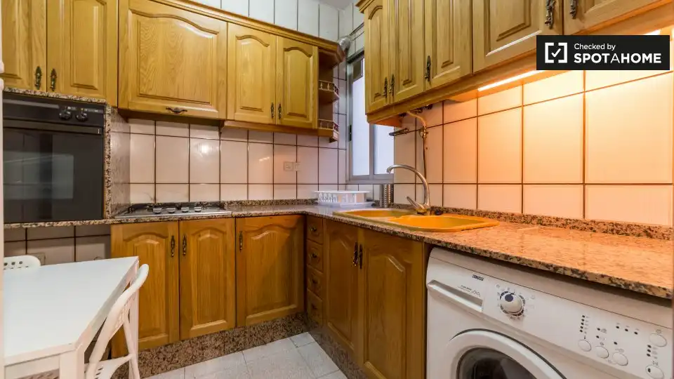 Küche von Wohnung zur untervermieten in Valencia mit Klimaanlage, Heizung und Möbliert